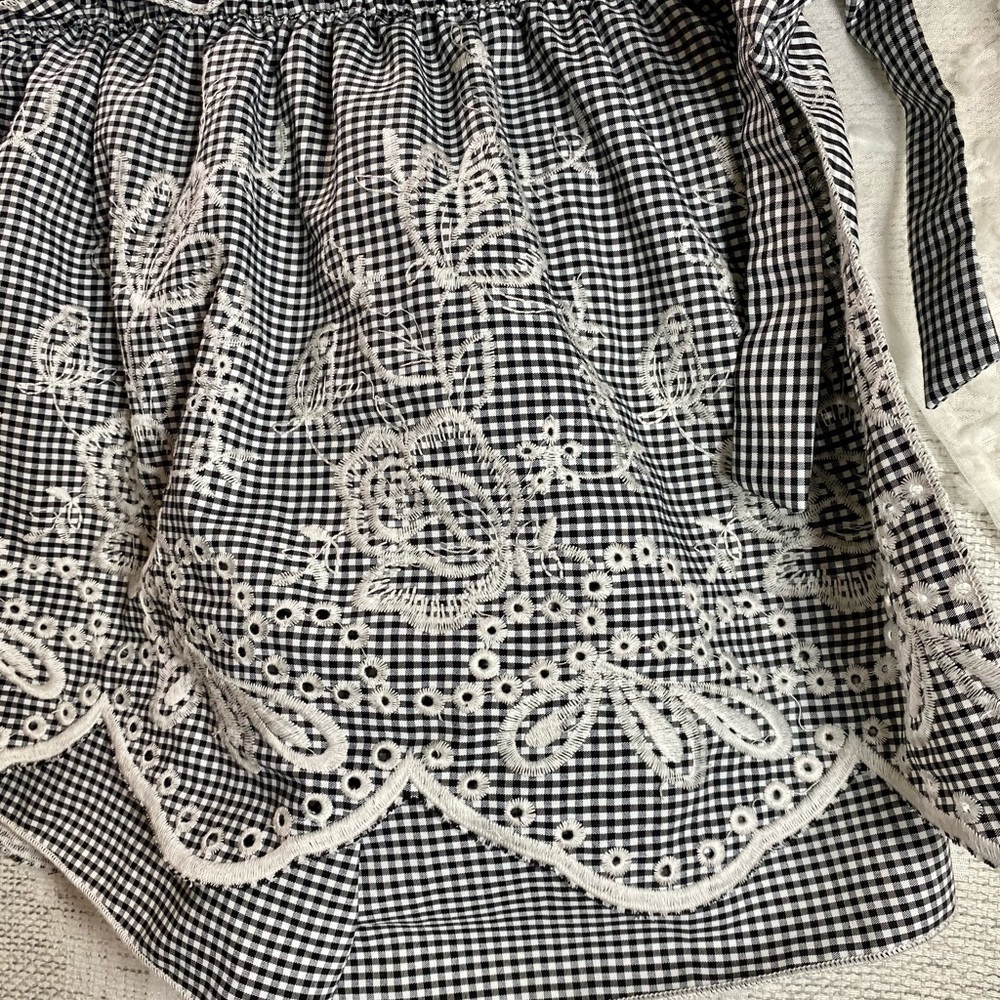 AQUA WOMENS FLORAL EMBROIDERED GINGHAM PAPER BAG SKORT size S - Picture 3 of 6